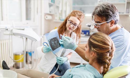 牙科医生为什么都喜欢佩戴放大镜？